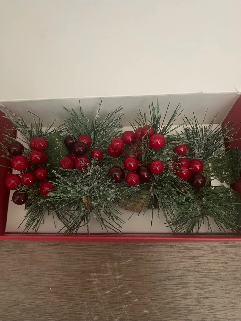 Williams Sonoma Holly Berry Napkin Rings Set of 4 NWT